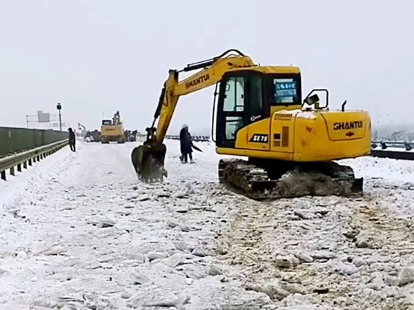 除雪保畅，pg电子铁肩道义勇担重任！